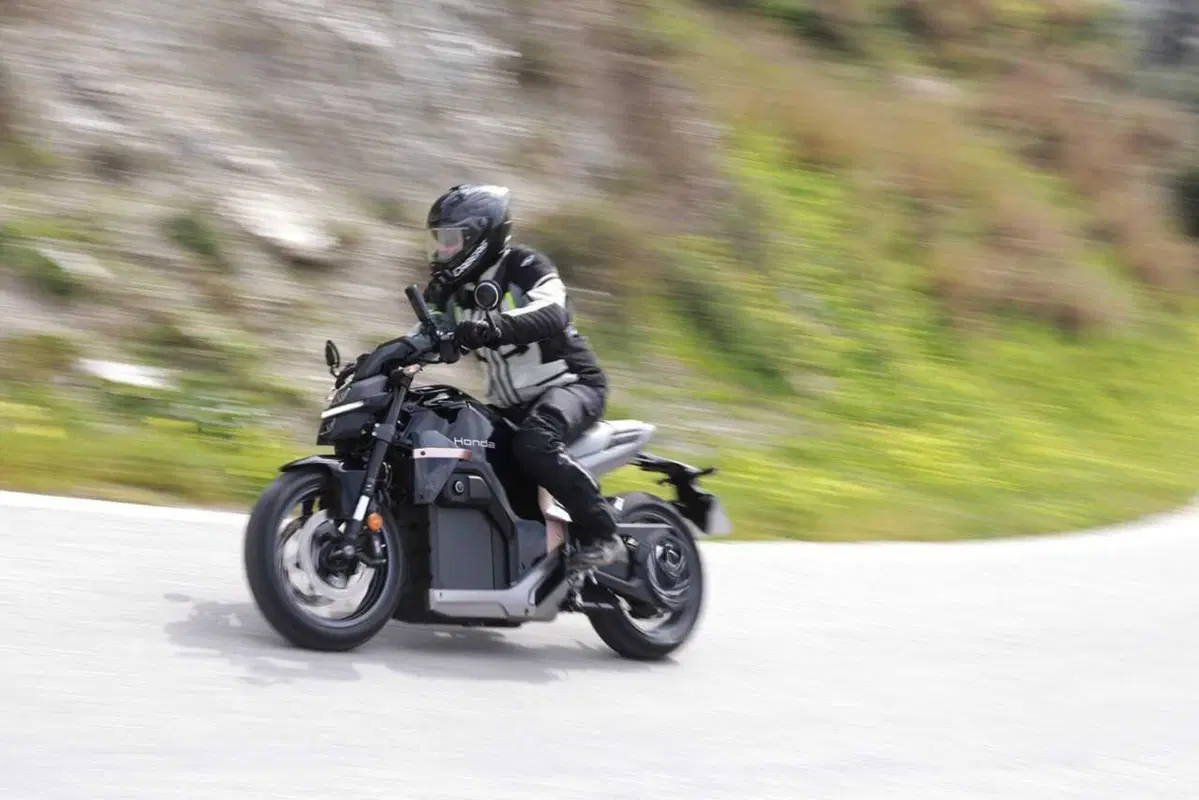 Honda WN7: il nostro TEST della prima moto elettrica di HONDA! [VIDEO] (13)