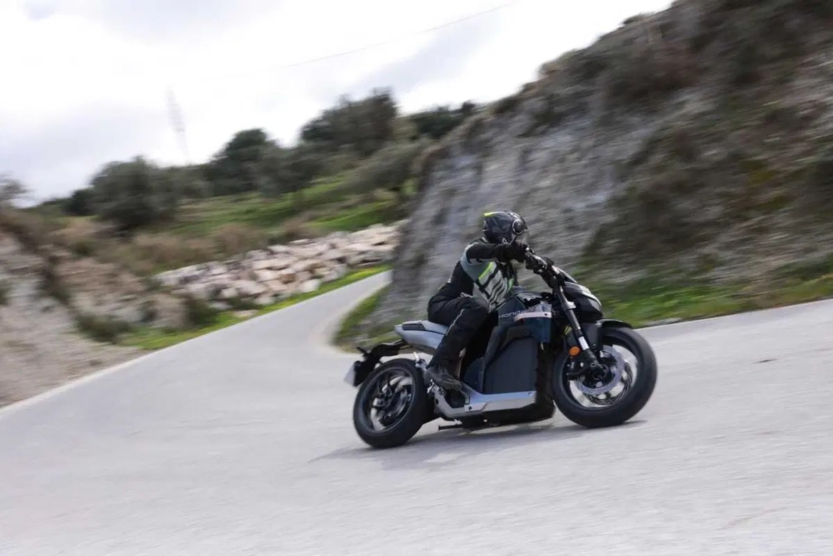 Honda WN7: il nostro TEST della prima moto elettrica di HONDA! [VIDEO] (14)