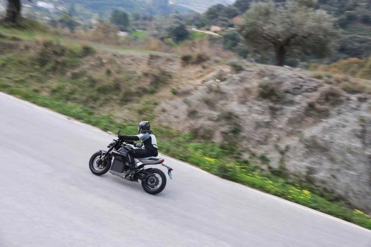 Honda WN7: il nostro TEST della prima moto elettrica di HONDA! [VIDEO] (15)