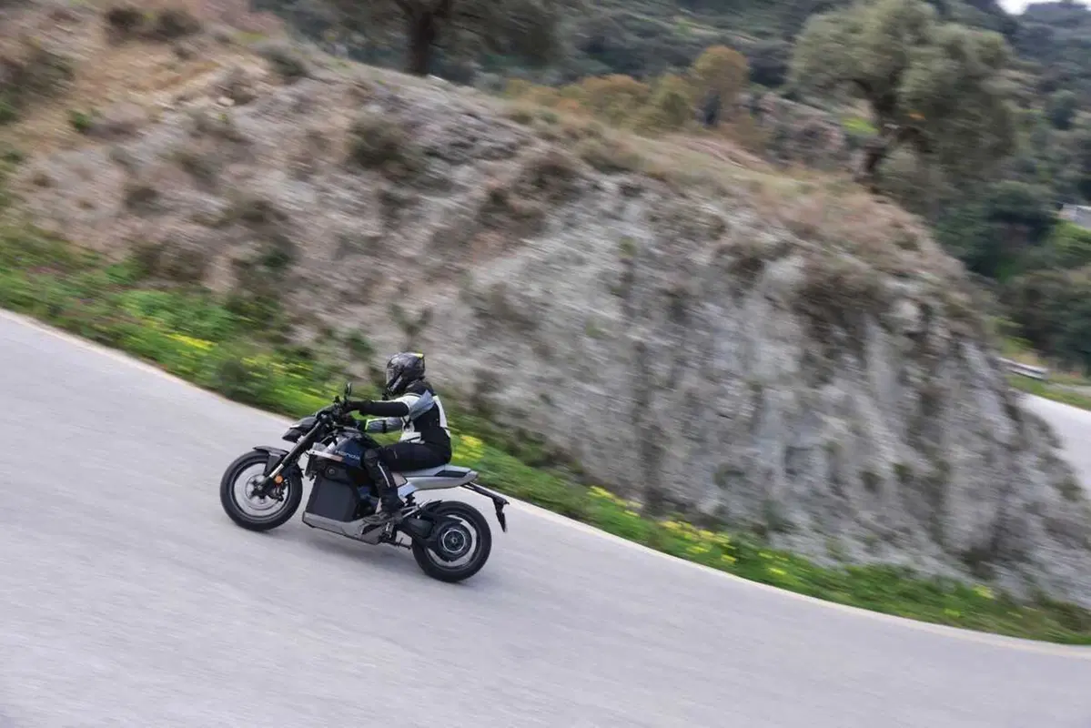 Honda WN7: il nostro TEST della prima moto elettrica di HONDA! [VIDEO] (16)