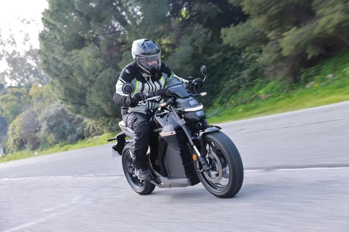 Honda WN7: il nostro TEST della prima moto elettrica di HONDA! [VIDEO] (18)
