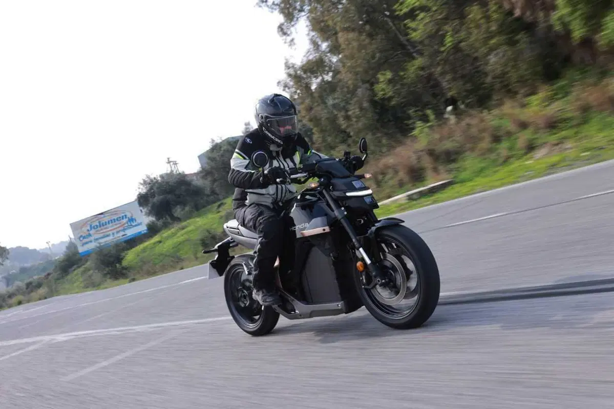 Honda WN7: il nostro TEST della prima moto elettrica di HONDA! [VIDEO] (19)