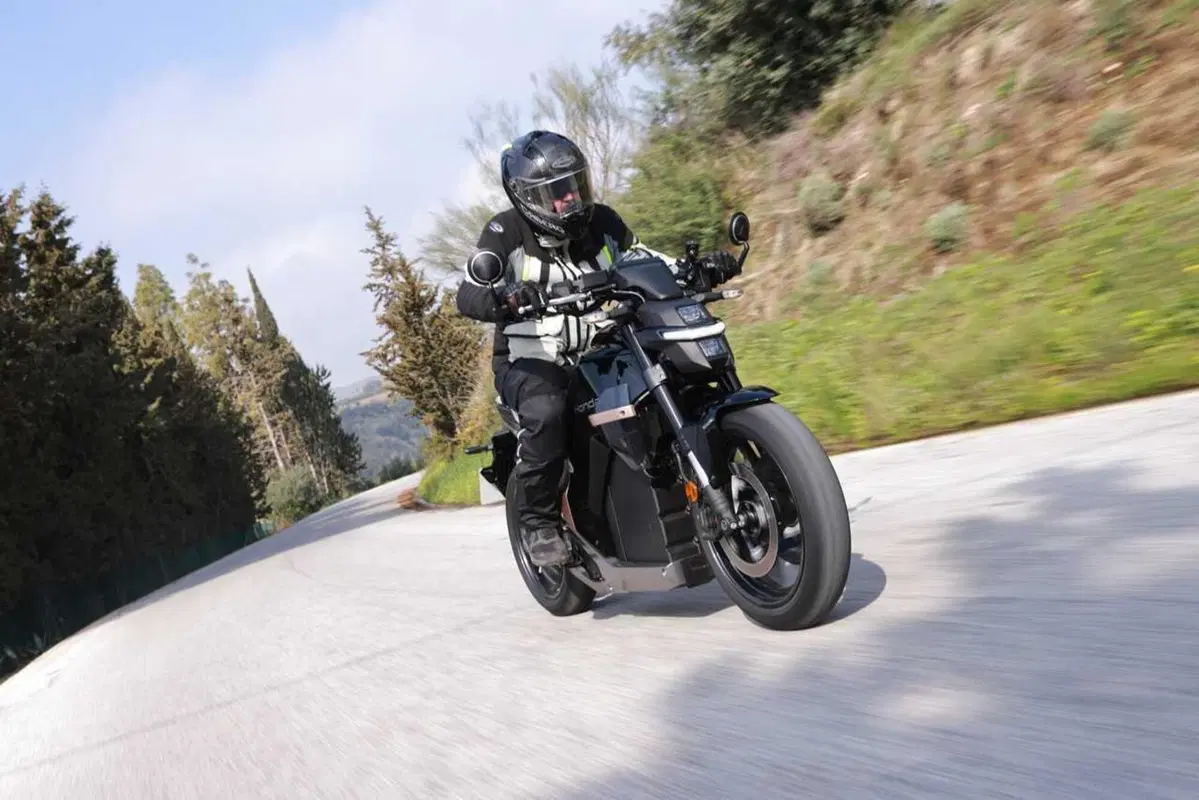 Honda WN7: il nostro TEST della prima moto elettrica di HONDA! [VIDEO] (21)