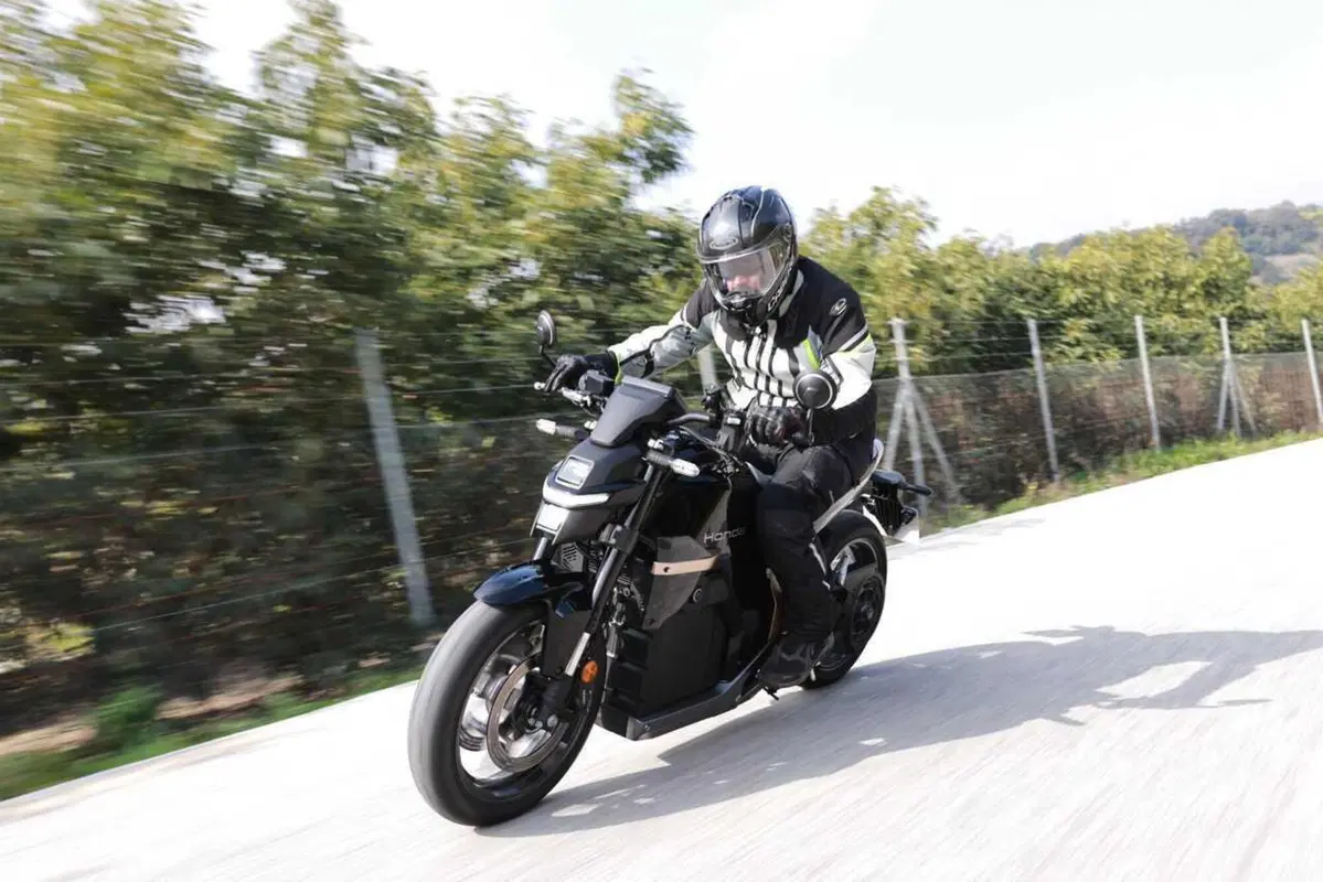 Honda WN7: il nostro TEST della prima moto elettrica di HONDA! [VIDEO] (22)