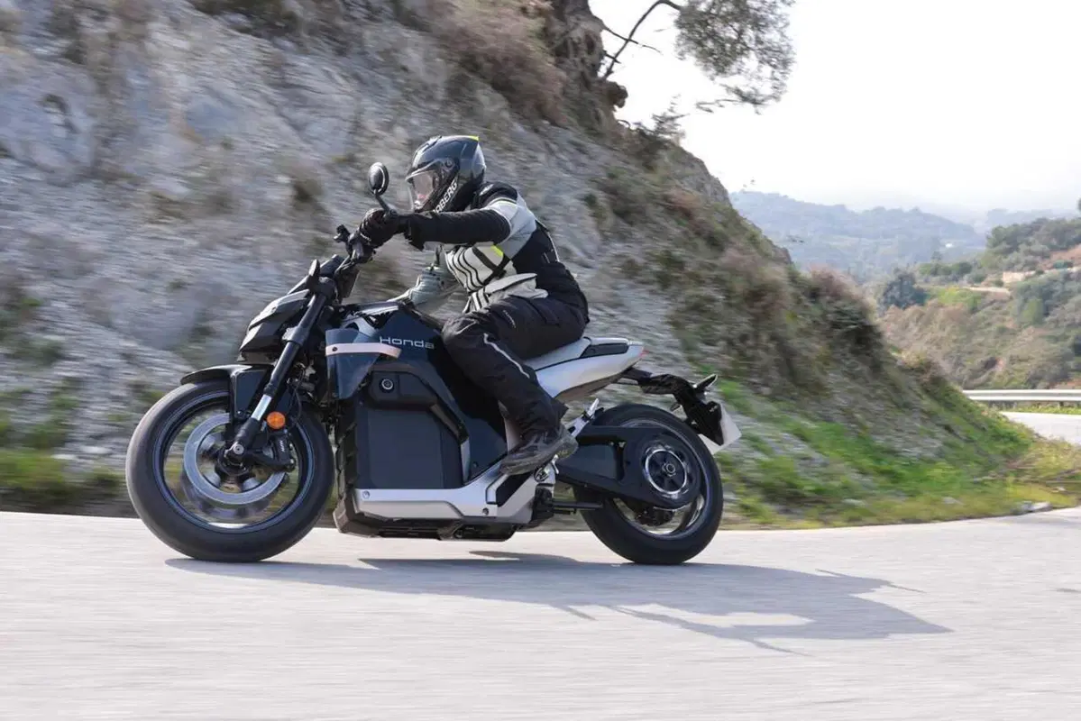 Honda WN7: il nostro TEST della prima moto elettrica di HONDA! [VIDEO] (24)