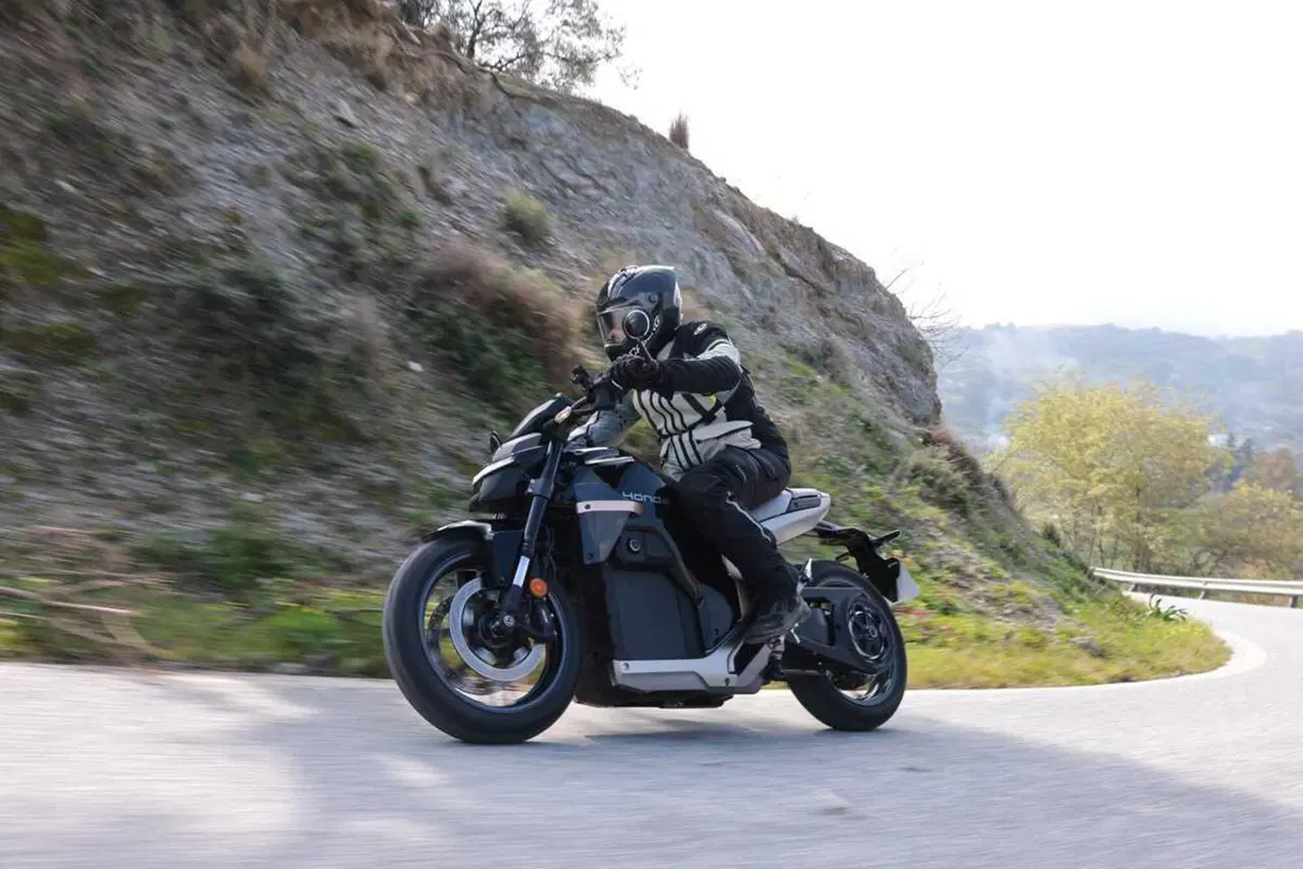 Honda WN7: il nostro TEST della prima moto elettrica di HONDA! [VIDEO] (25)
