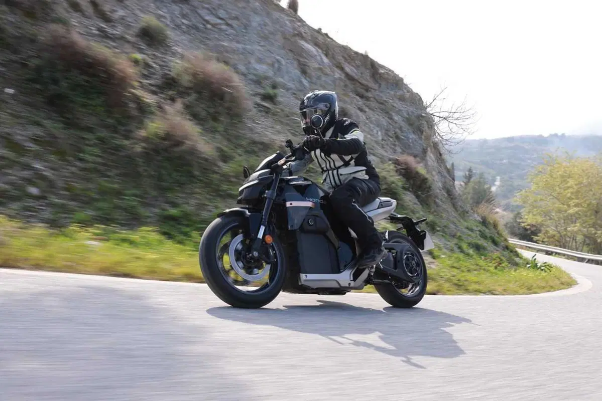 Honda WN7: il nostro TEST della prima moto elettrica di HONDA! [VIDEO] (27)
