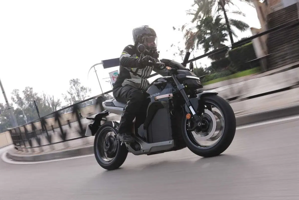 Honda WN7: il nostro TEST della prima moto elettrica di HONDA! [VIDEO] (33)