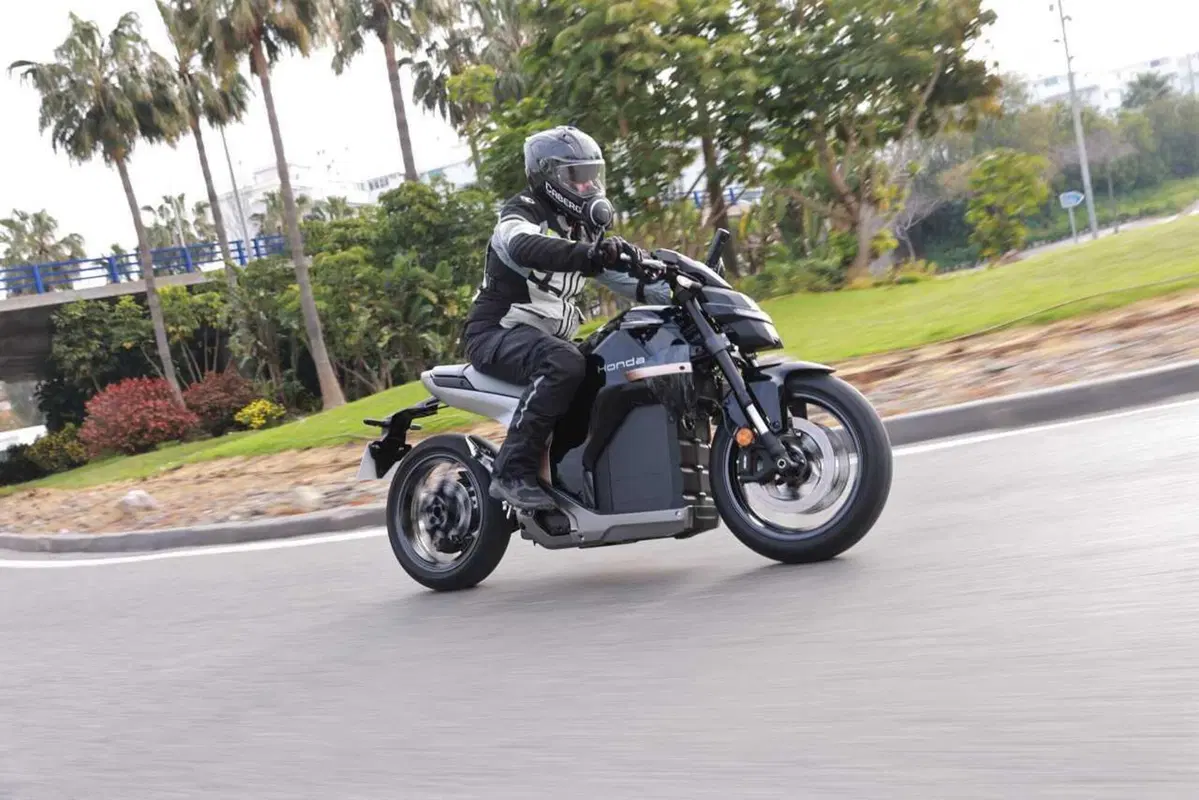 Honda WN7: il nostro TEST della prima moto elettrica di HONDA! [VIDEO] (36)