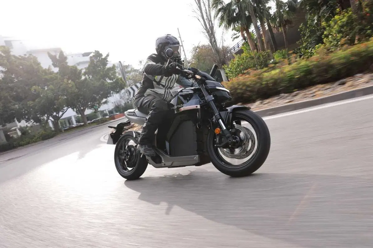 Honda WN7: il nostro TEST della prima moto elettrica di HONDA! [VIDEO] (37)