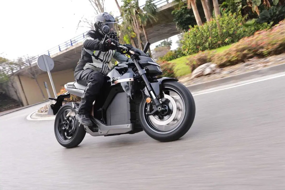 Honda WN7: il nostro TEST della prima moto elettrica di HONDA! [VIDEO] (38)