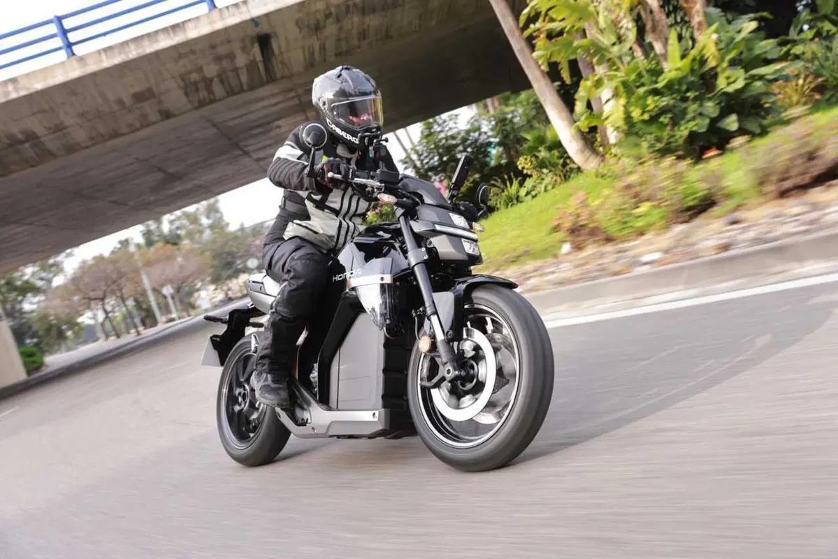 Honda WN7: il nostro TEST della prima moto elettrica di HONDA! [VIDEO] (39)