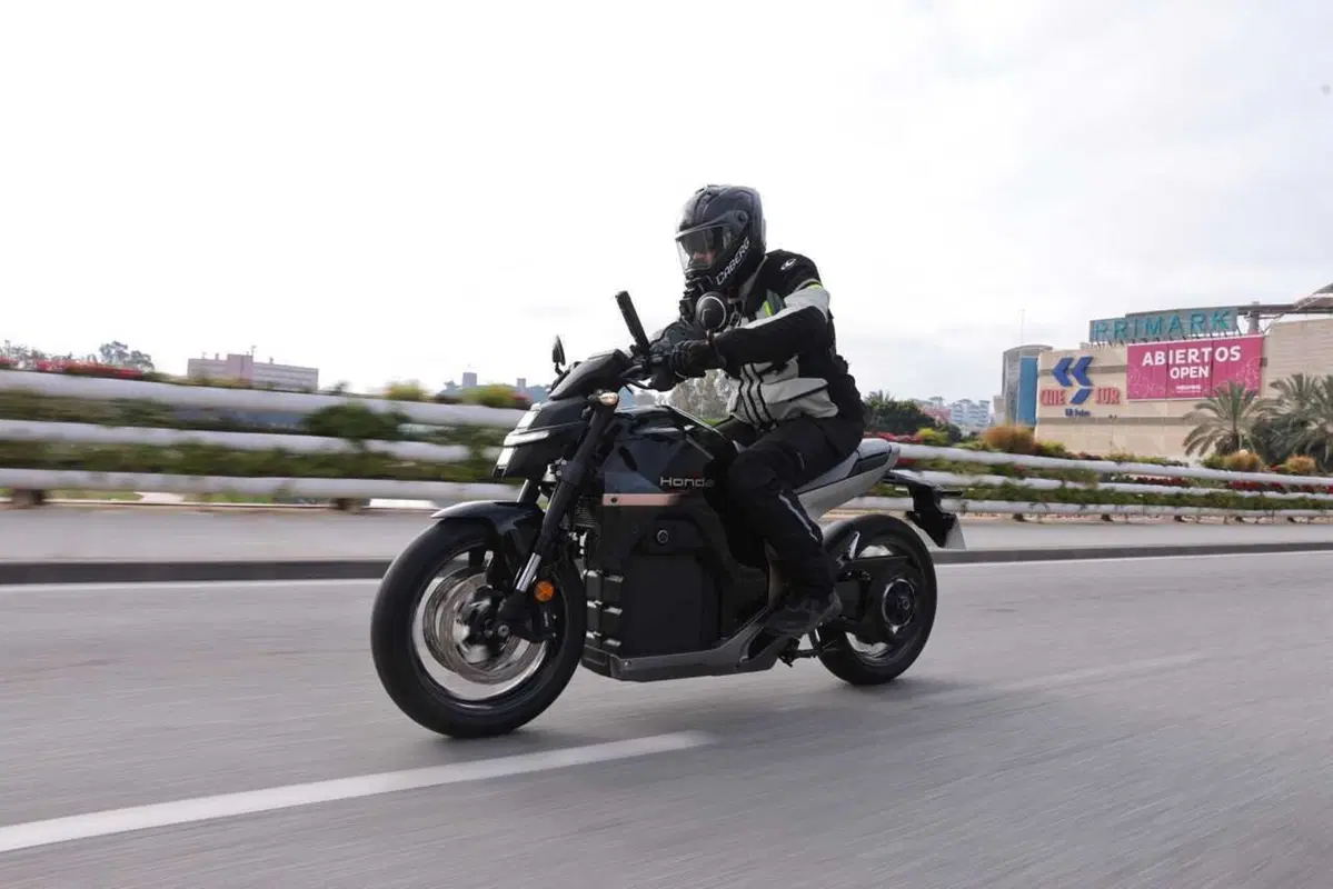 Honda WN7: il nostro TEST della prima moto elettrica di HONDA! [VIDEO] (41)