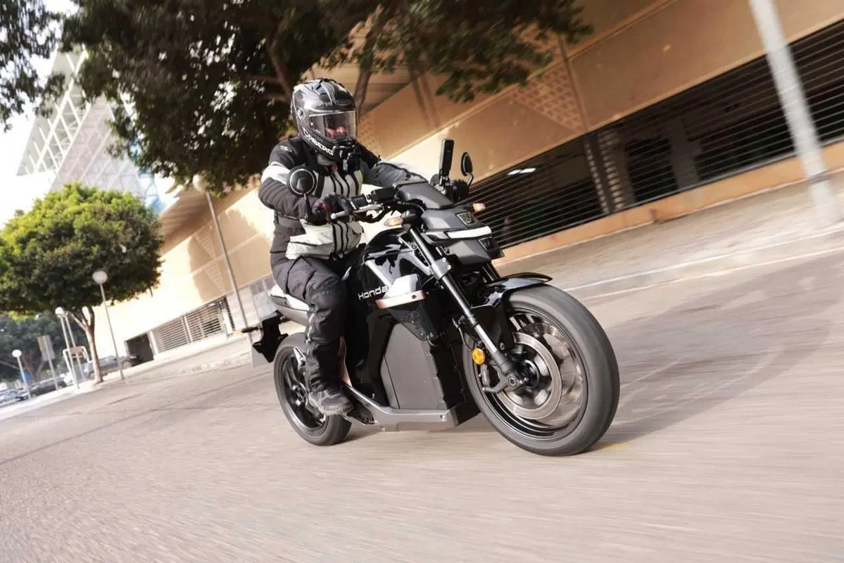 Honda WN7: il nostro TEST della prima moto elettrica di HONDA! [VIDEO] (48)