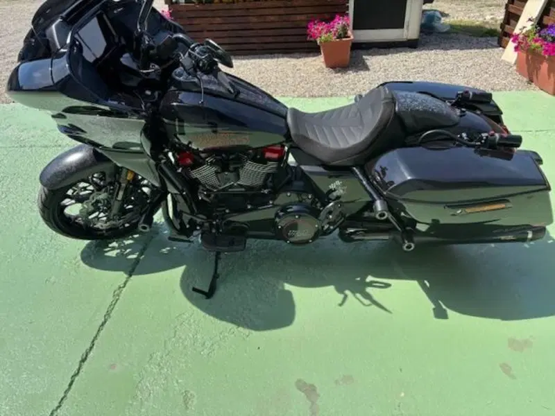 Harley-Davidson CVO Road Glide ST (2024)