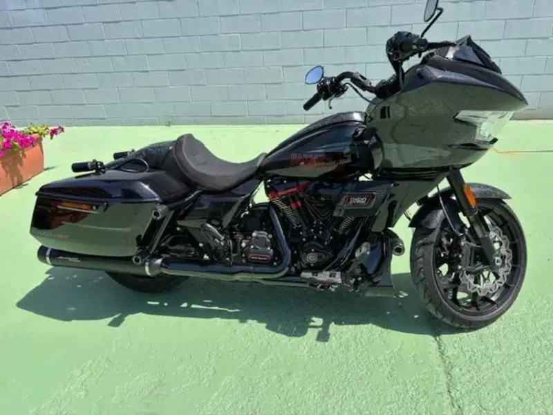 Harley-Davidson CVO Road Glide ST (2024) (2)