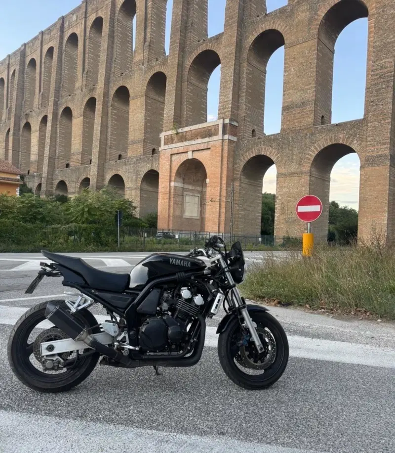 Yamaha FZS Fazer 600