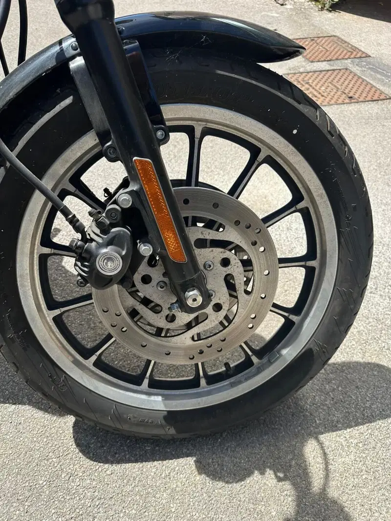 Harley-Davidson 883 R (2006 - 07) - XL 883R (2)