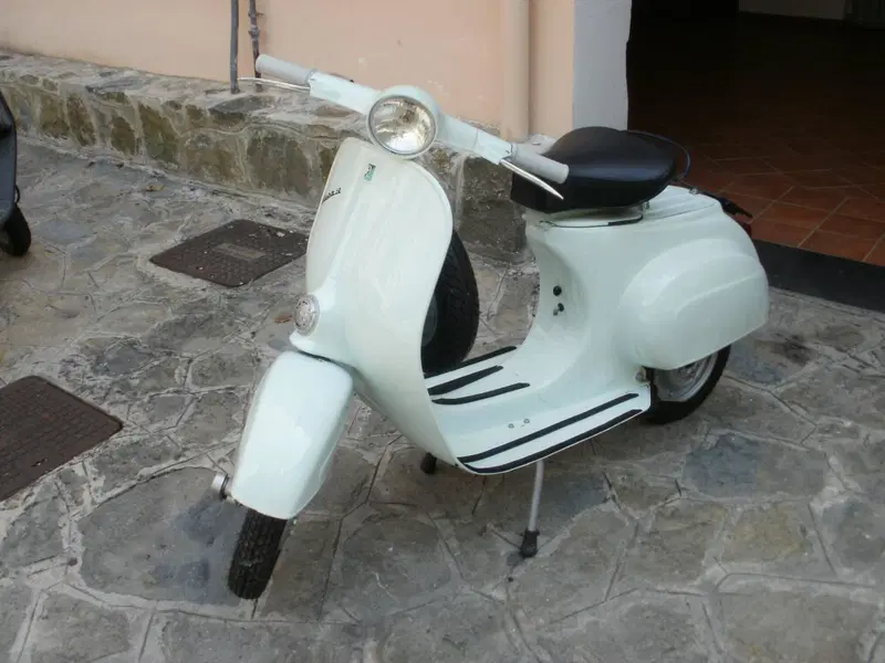 Piaggio vespa 50n (2)