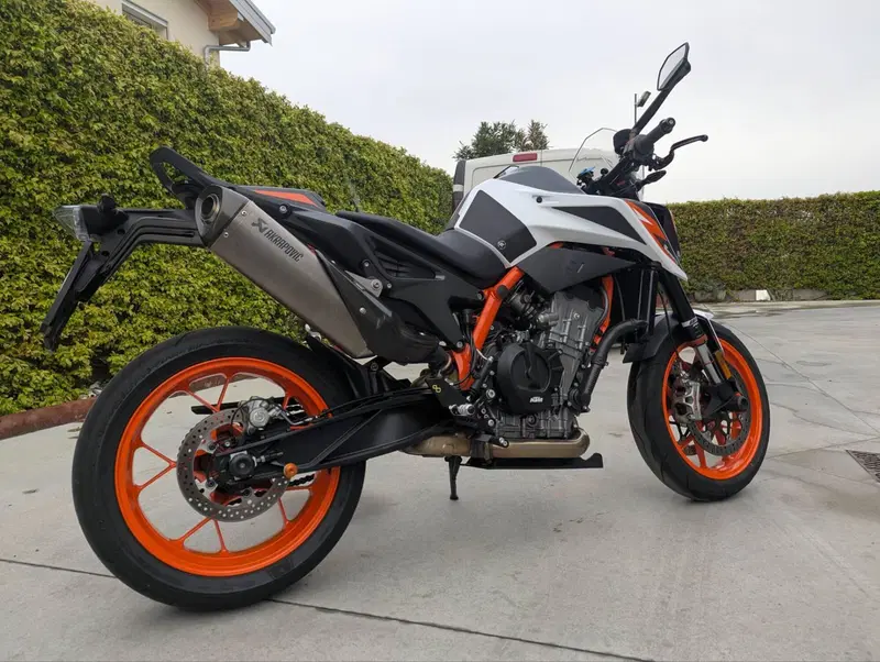 KTM 890 Duke R (2020) (3)