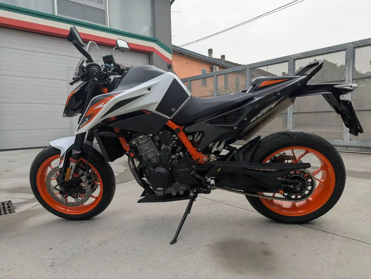 KTM 890 Duke R (2020) (4)