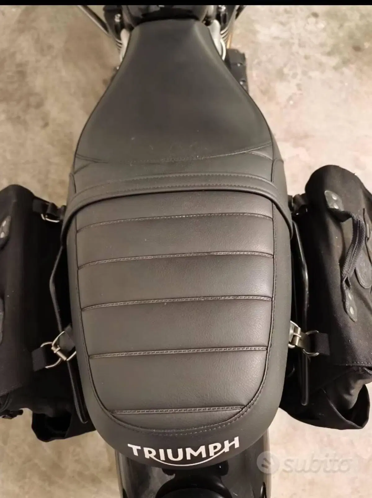 Triumph Street Twin 900 (2021 - 22) (2)