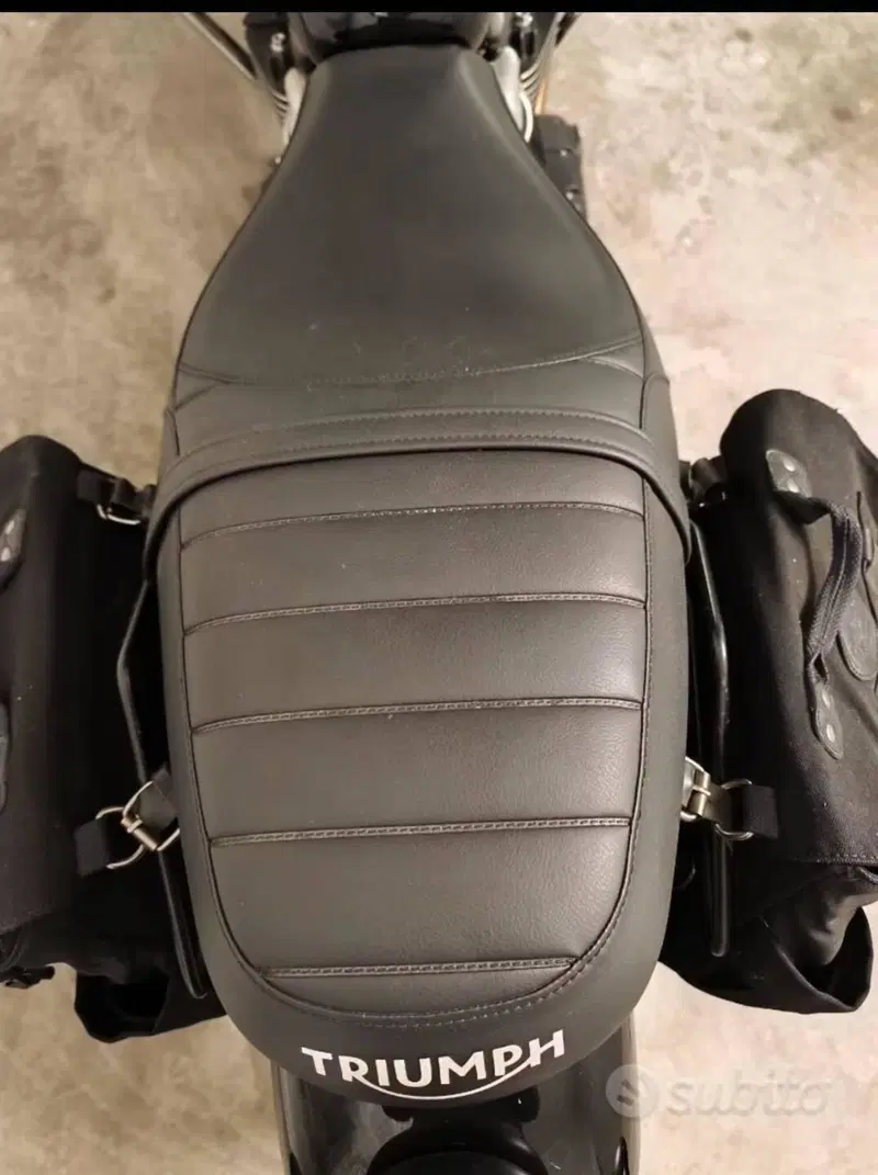 Triumph Street Twin 900 (2021 - 22) (2)
