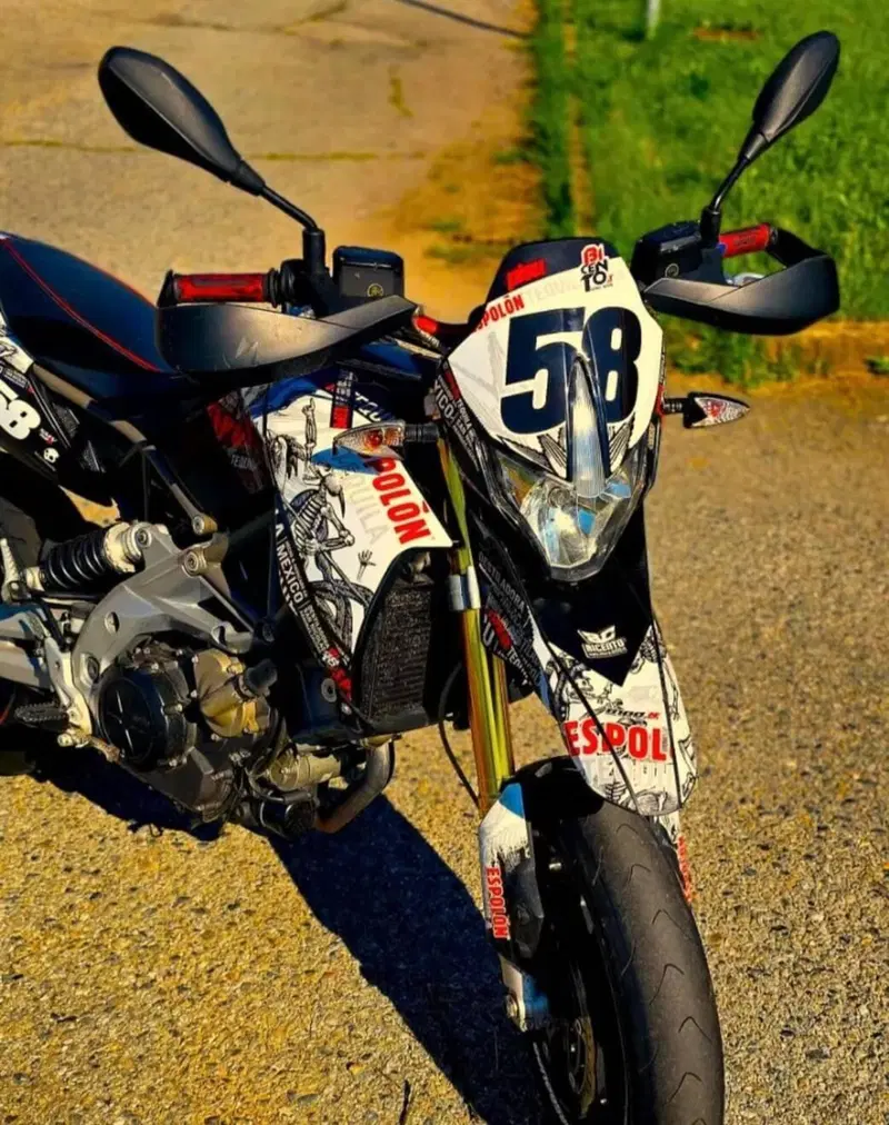 Aprilia Dorsoduro 750 Factory ABS (2010 - 13) (2)