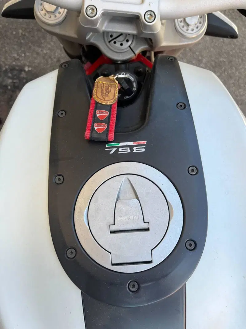 Ducati Monster 796 (2010 - 13) (8)
