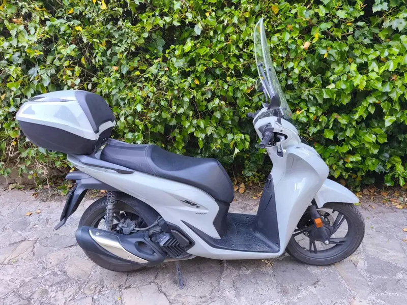 Honda SH 150i (2024 - 25) (3)