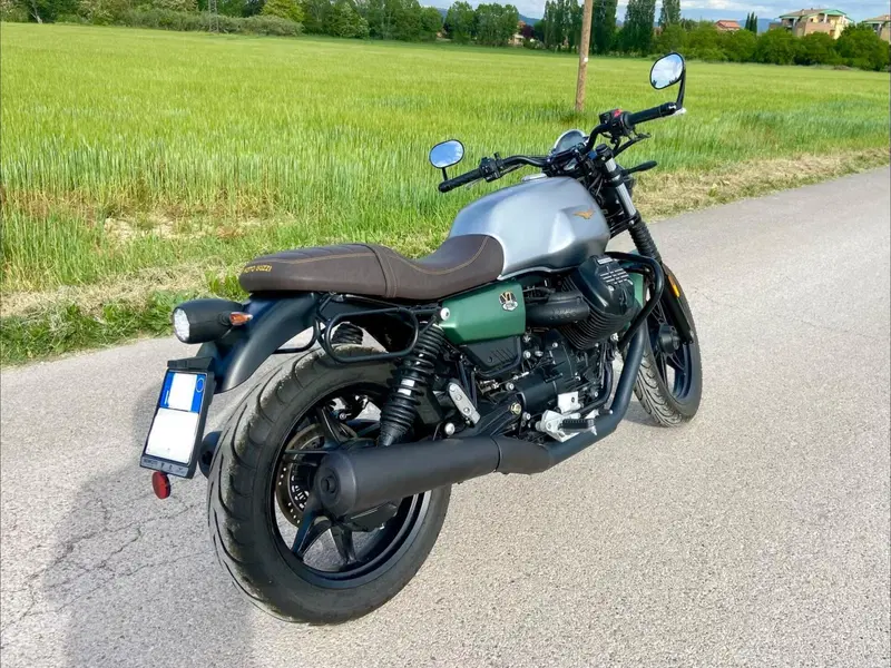 Moto Guzzi V7 Stone Centenario (2021 - 22) (4)