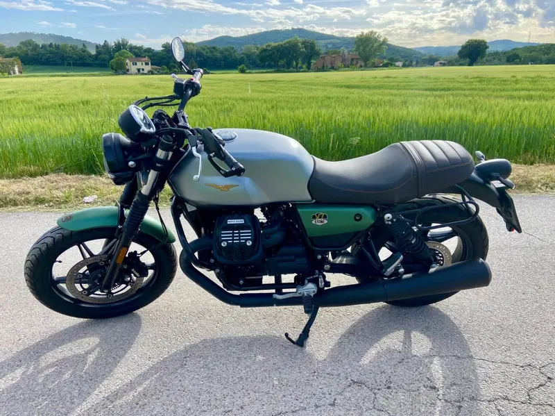 Moto Guzzi V7 Stone Centenario (2021 - 22) (3)
