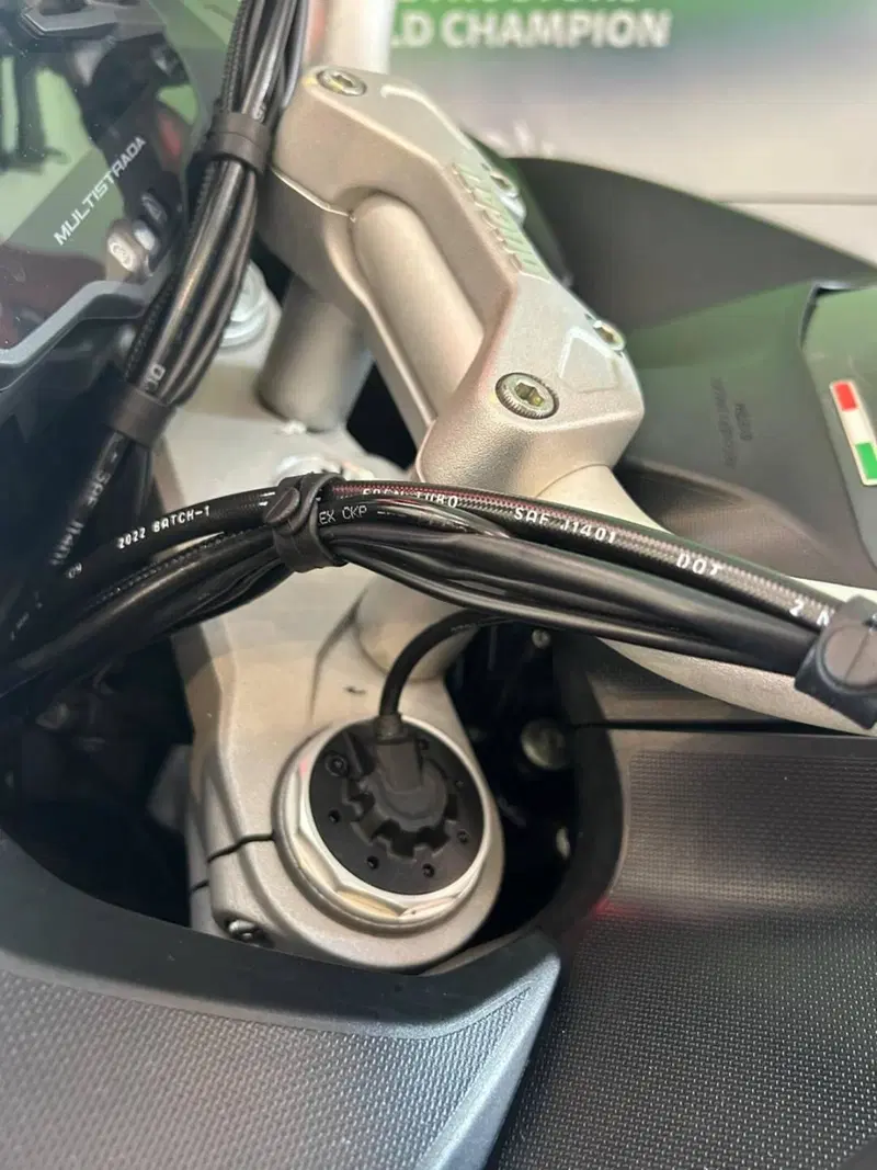 Ducati Multistrada V2 S (2022 - 24) (18)
