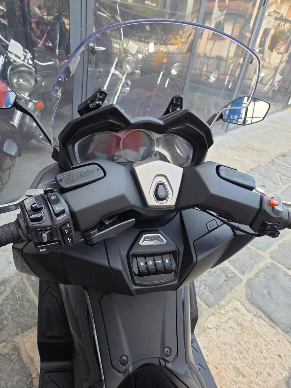 Kymco AK 575 Premium (2025 - 26) (17)