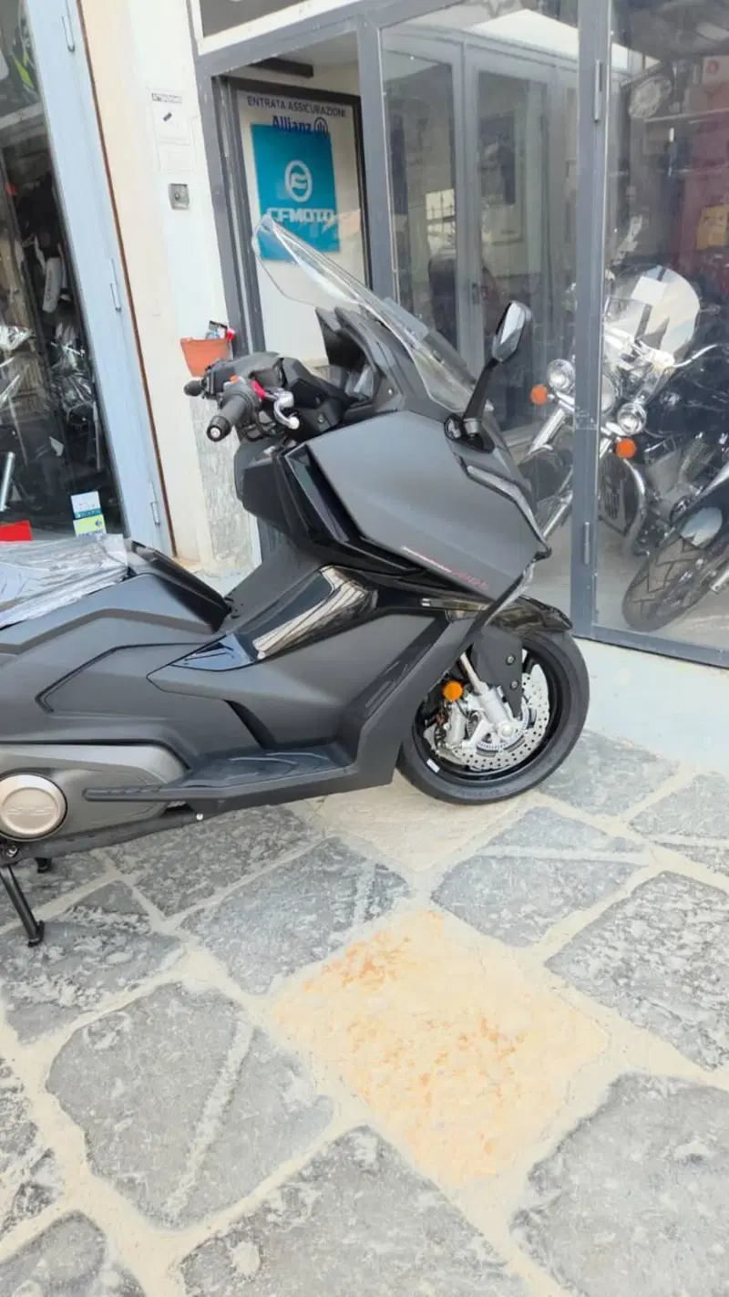Kymco AK 575 Premium (2025 - 26) (4)