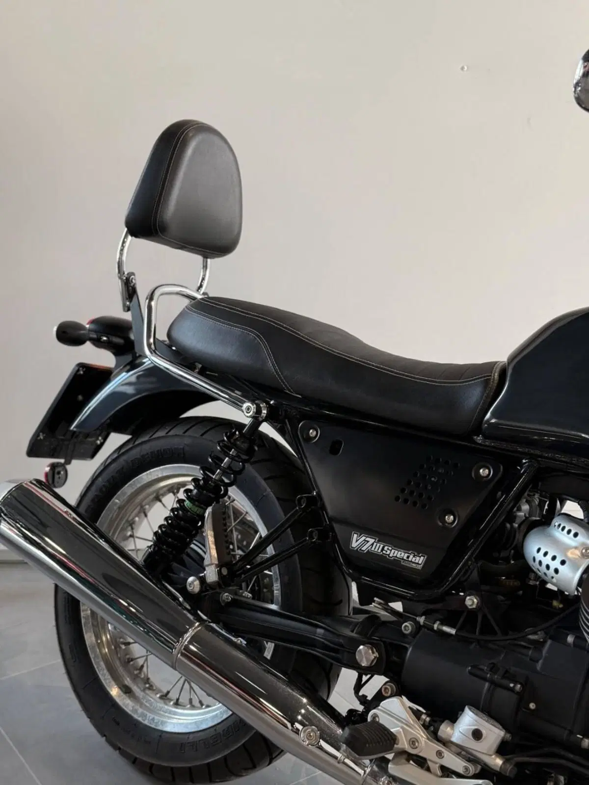 Moto Guzzi V7 III Special (2017 - 20) (2)