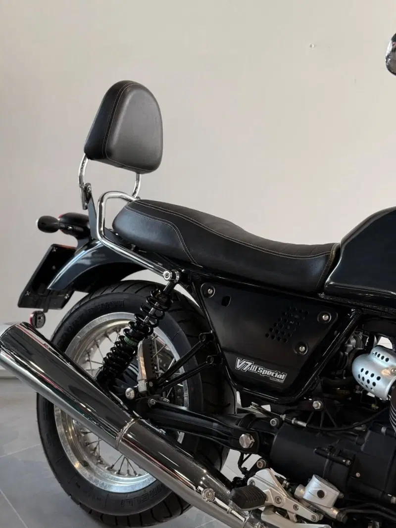 Moto Guzzi V7 III Special (2017 - 20) (2)