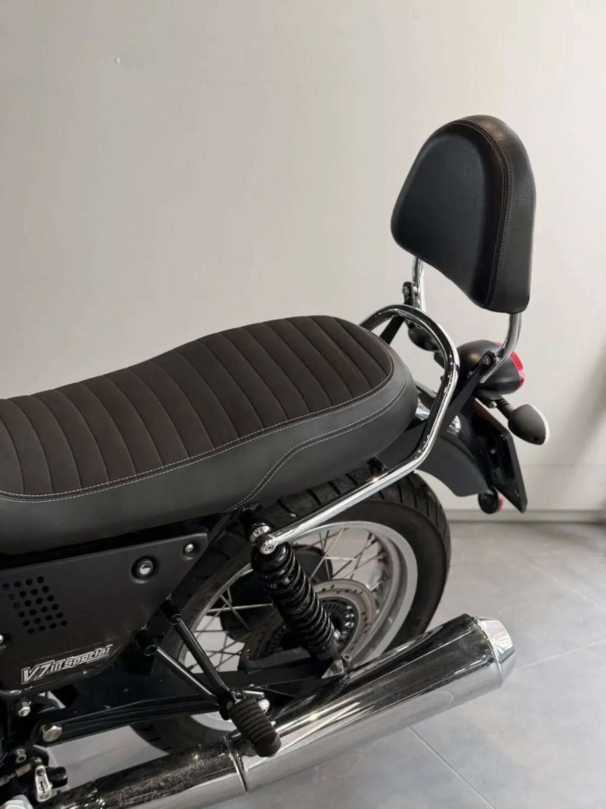 Moto Guzzi V7 III Special (2017 - 20) (6)