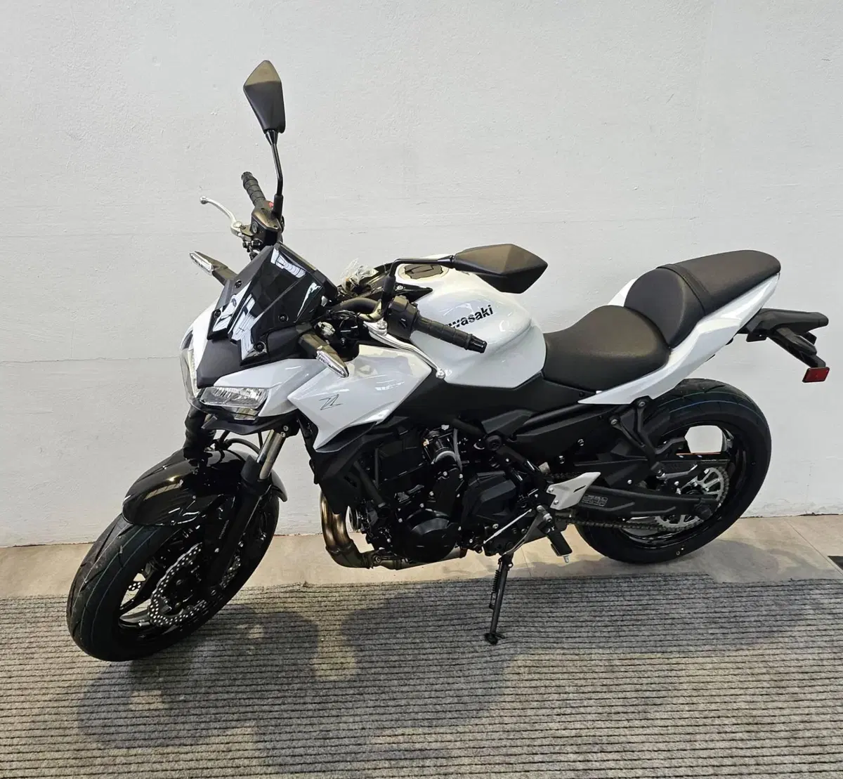 Kawasaki Z 650 (2025 - 26) (2)