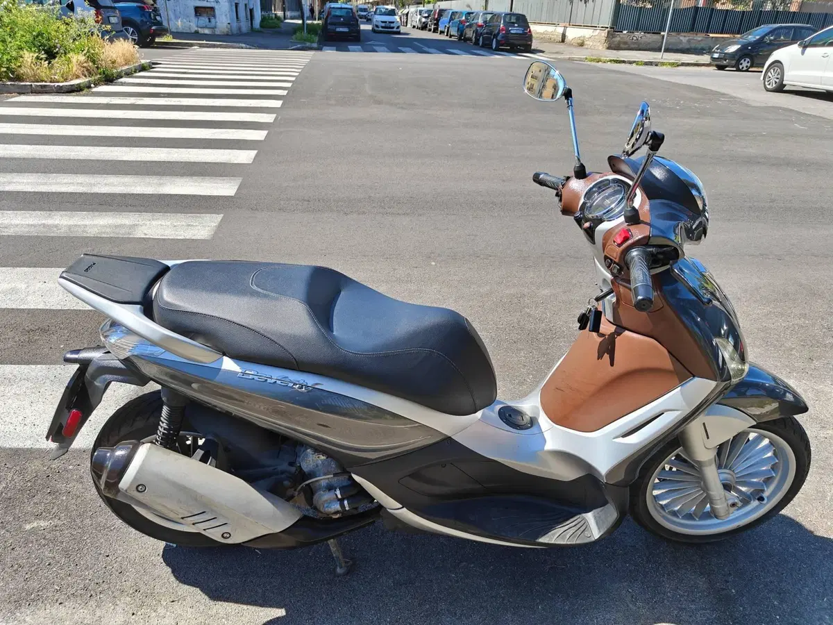 Piaggio Beverly 300 i.e. ABS-ASR (2016 - 20) (2)