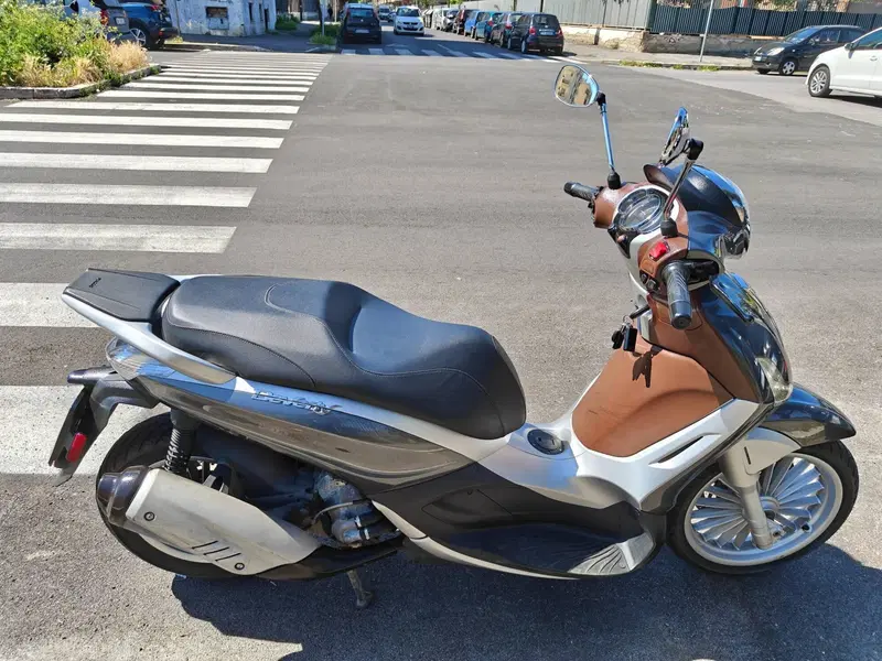 Piaggio Beverly 300 i.e. ABS-ASR (2016 - 20) (2)