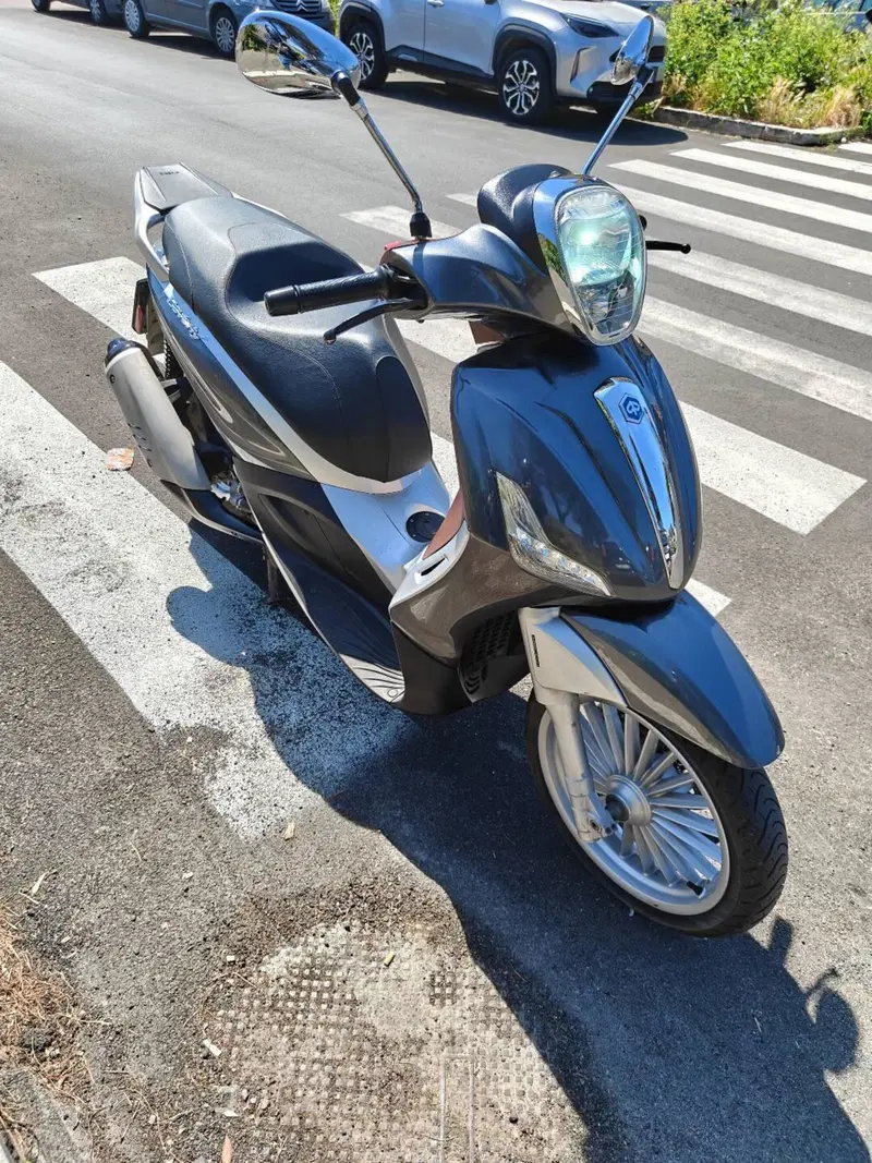 Piaggio Beverly 300 i.e. ABS-ASR (2016 - 20) (4)