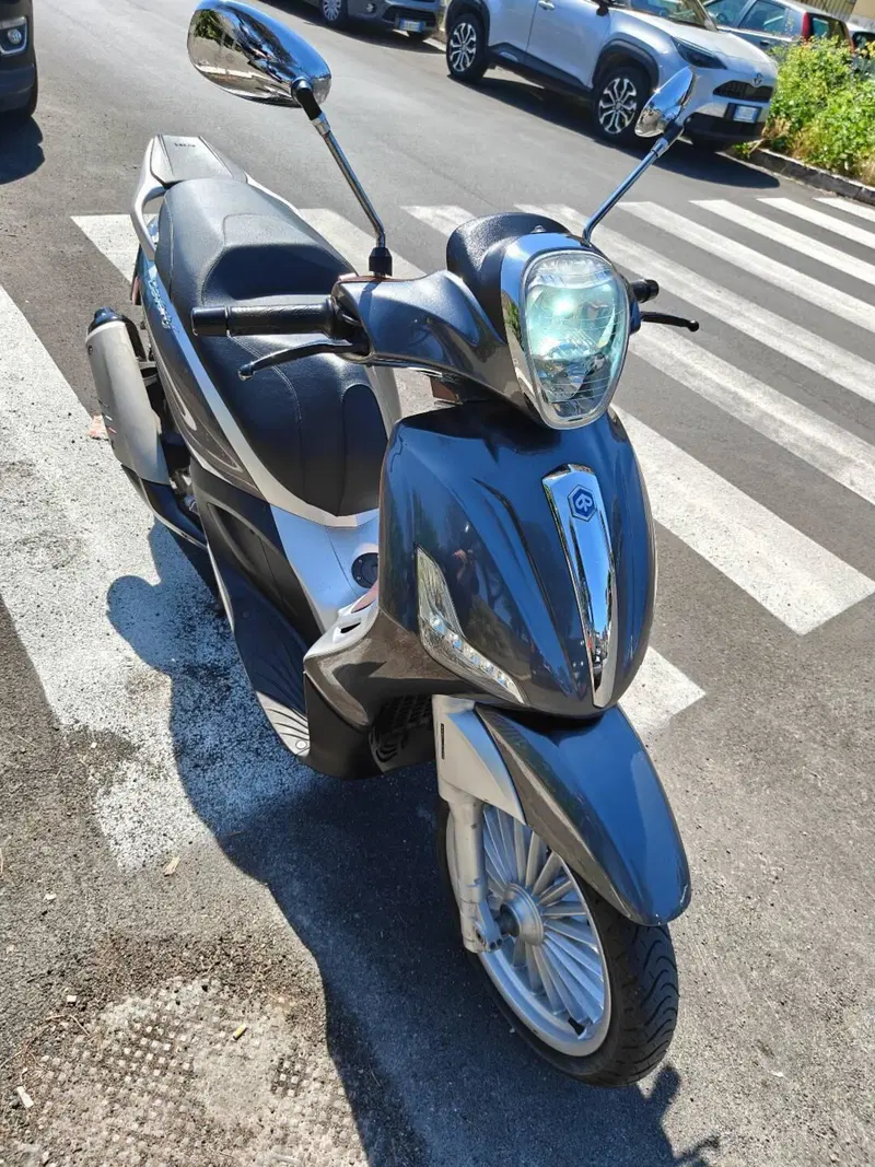 Piaggio Beverly 300 i.e. ABS-ASR (2016 - 20) (7)