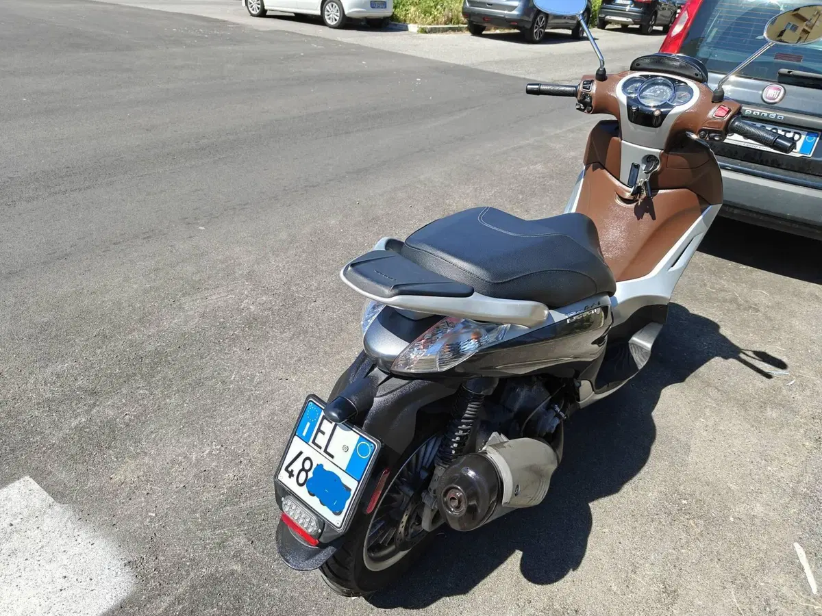 Piaggio Beverly 300 i.e. ABS-ASR (2016 - 20) (10)