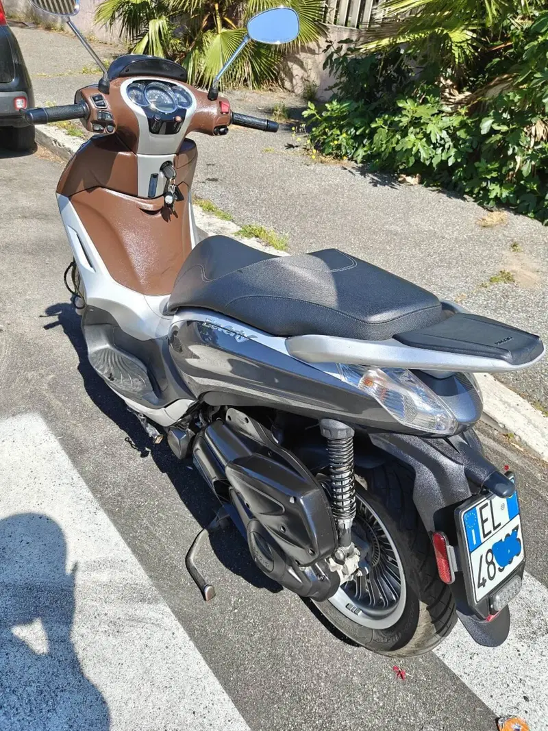 Piaggio Beverly 300 i.e. ABS-ASR (2016 - 20) (11)