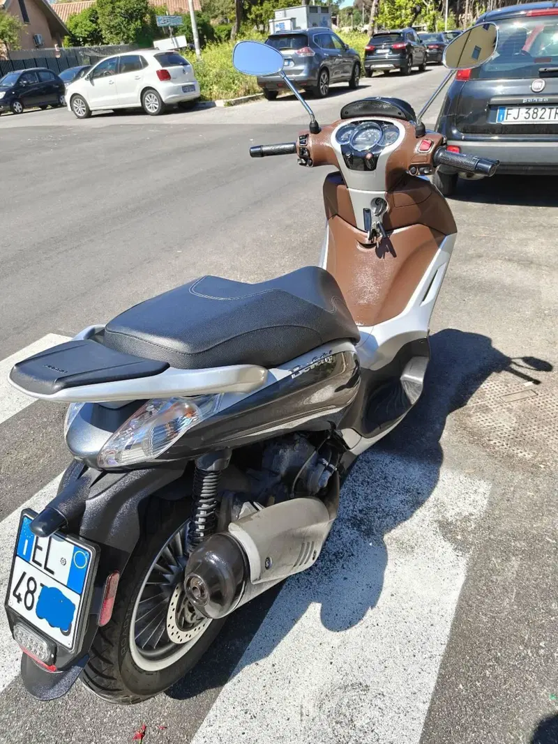 Piaggio Beverly 300 i.e. ABS-ASR (2016 - 20) (12)