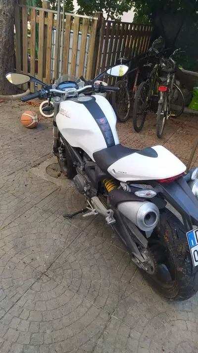 Ducati Monster 696 (2008 - 13) usata