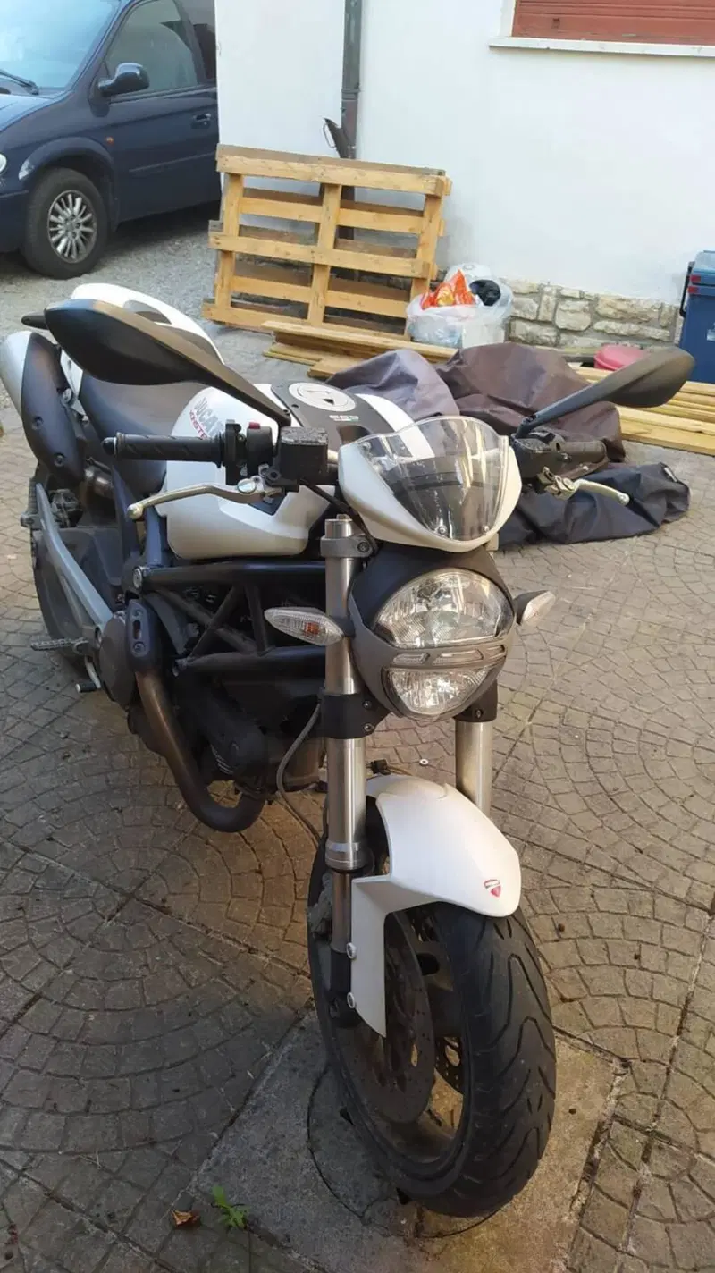 Ducati Monster 696 (2008 - 13) (3)