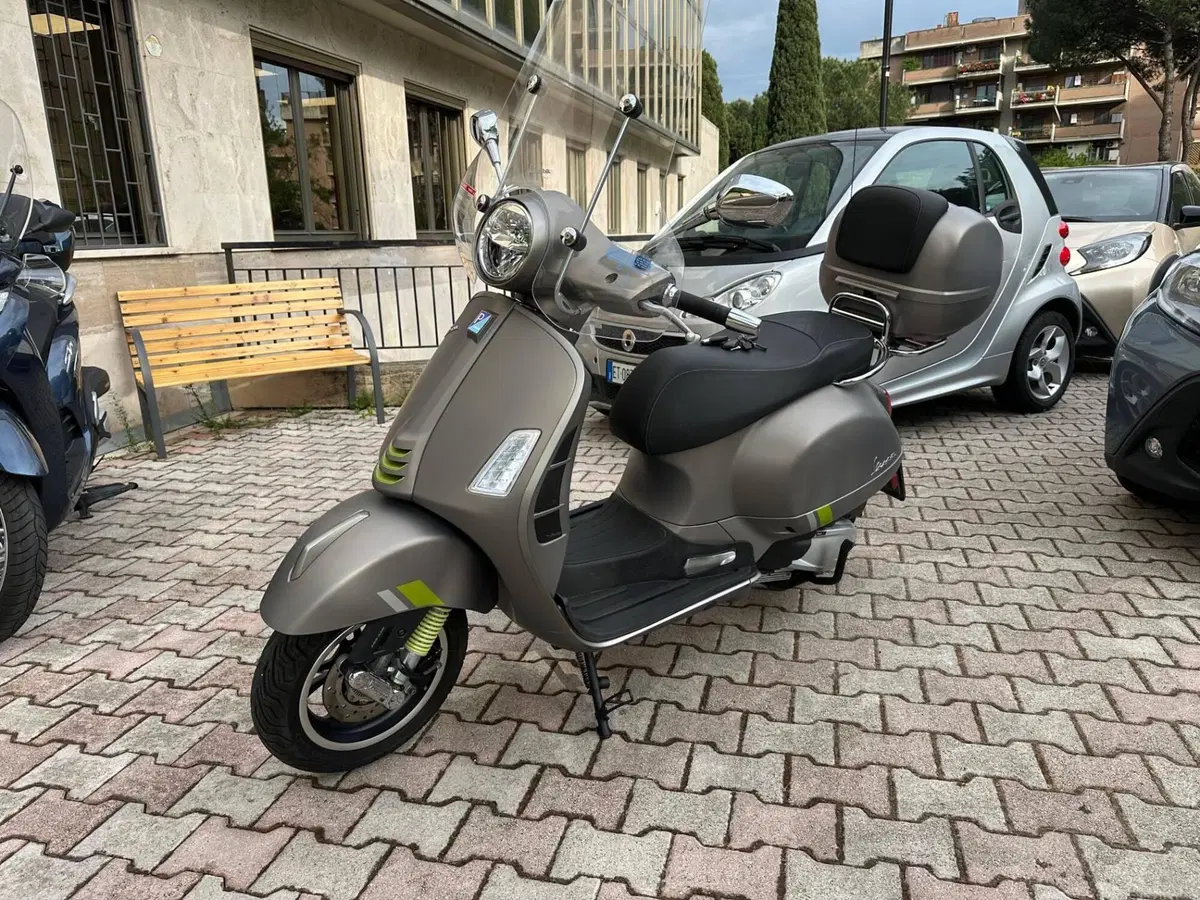 Vespa GTS 300 Super Tech (2023 - 24) (3)