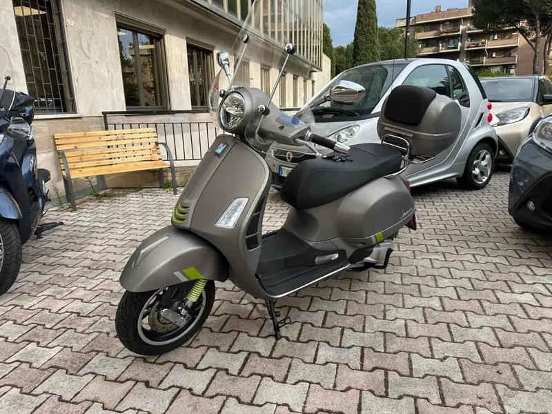 Vespa GTS 300 Super Tech (2023 - 24) (3)